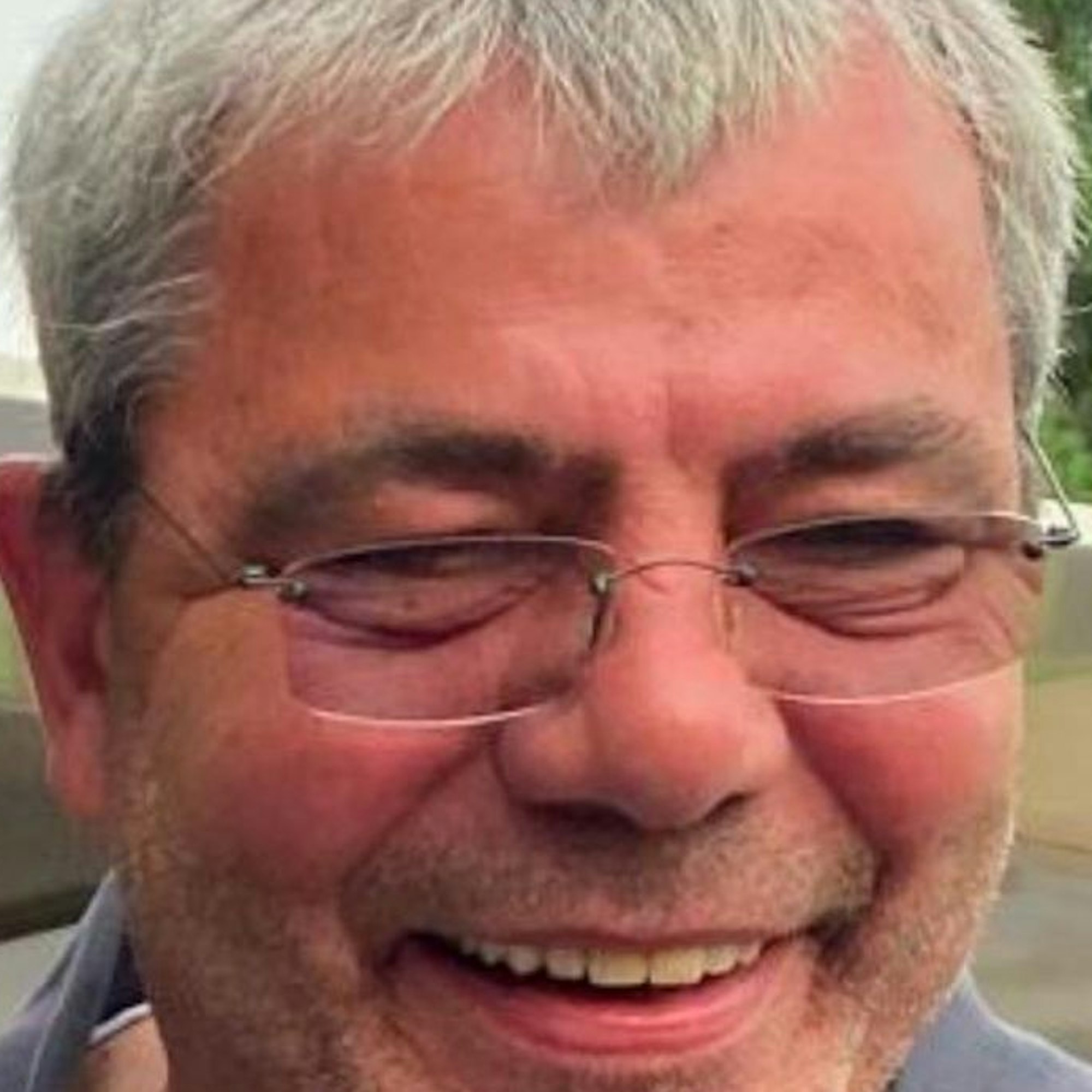 Das Porträtfoto eines Mannes.