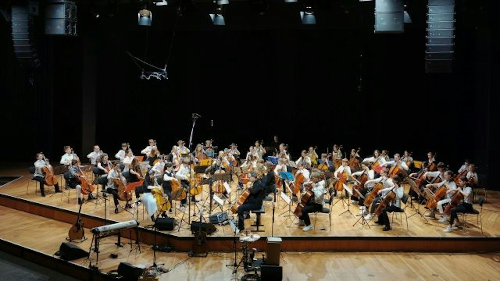 Cellistinnen und Cellisten der Rheinischen Musikschule Köln bei der Konzertreihe Celloversum 2023