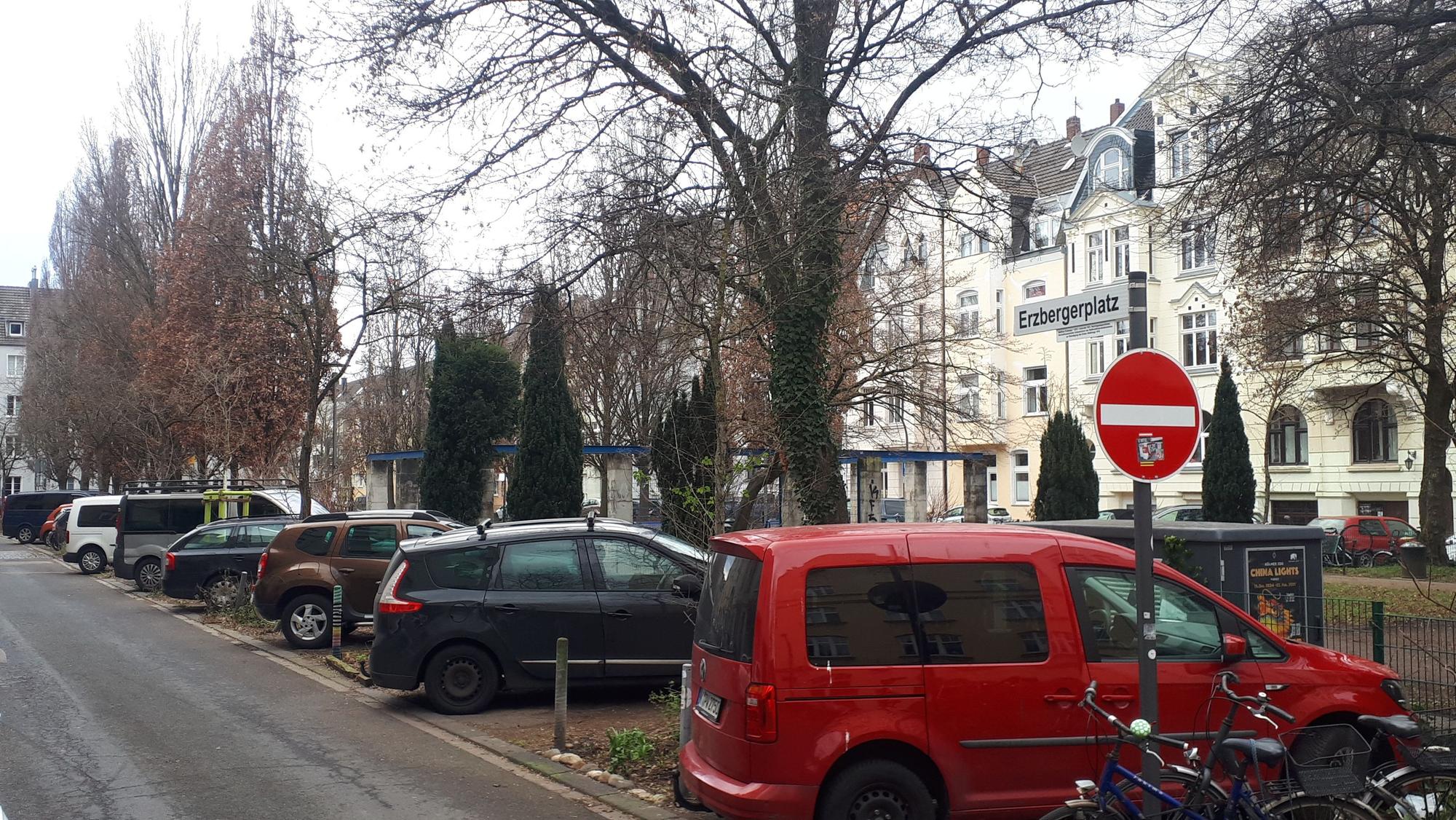 Das Parken rings um den Erzbergerplatz soll bald der Vergangenheit angehören.
