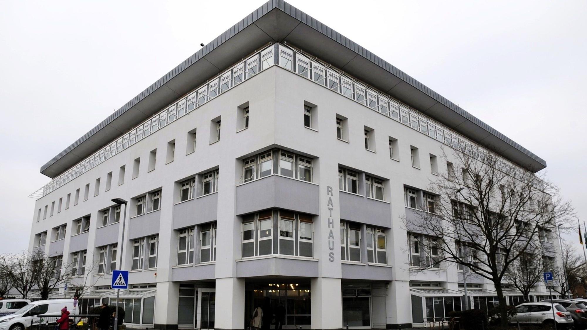 Zu sehen ist das Erftstädter Rathaus in Liblar.
