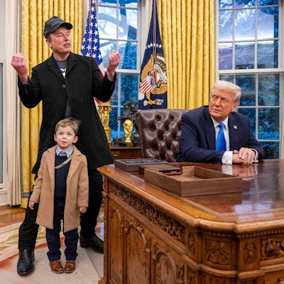 Elon Musk und sein Sohn X Æ A-Xii zu Besuch bei US-Präsident Donald Trump.