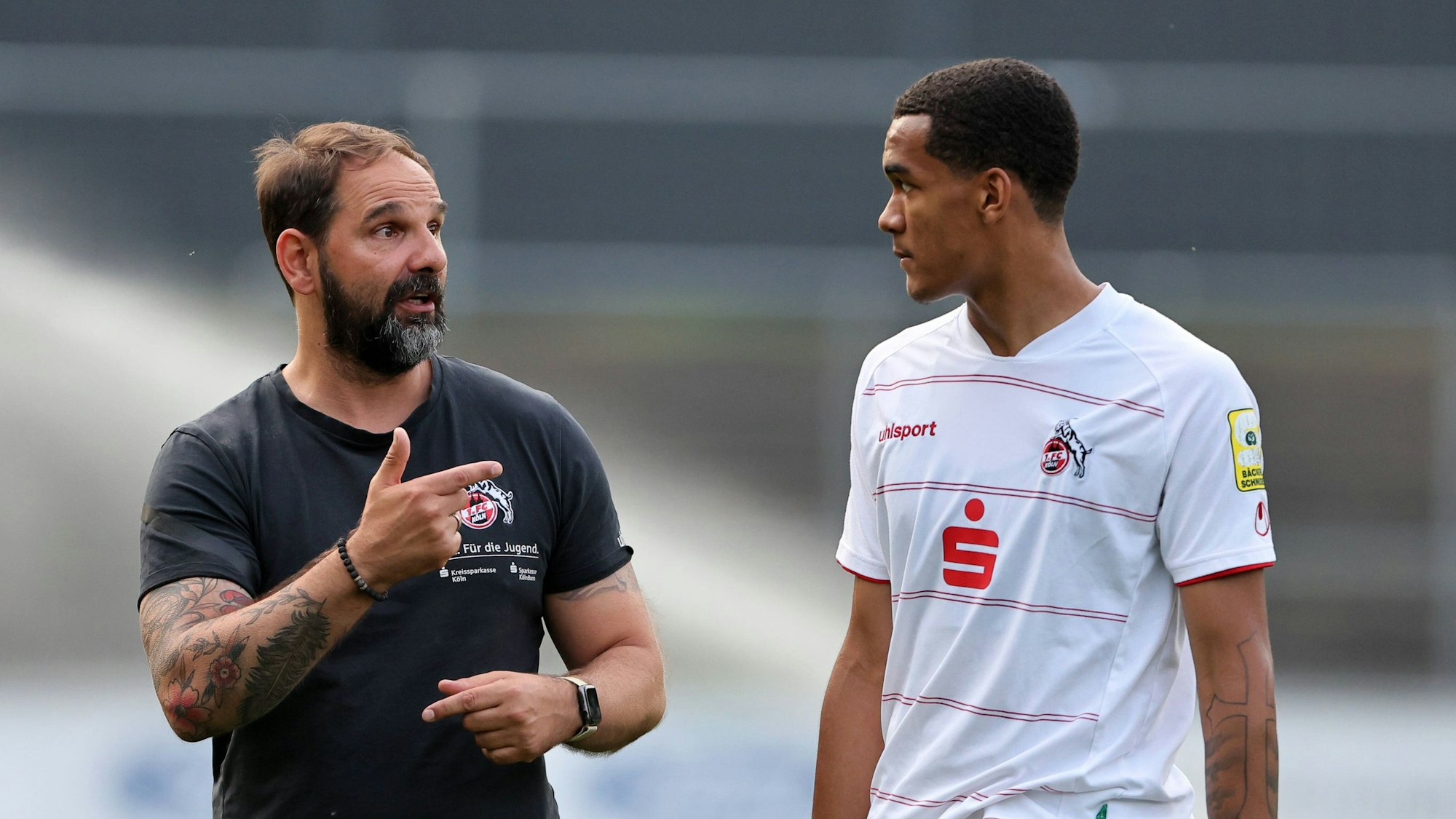 Mittelrhein Pokalfinale der A-Junioren, 1.FC Köln U19 vs. Viktoria Köln U19, von links: Trainer Stefan Ruthenbeck, Damion Downs 1.FC Köln, 18.05.2022, Bild: *** Sport Mittelrhein Cup Final A Juniors, 1 FC Köln U19 vs Viktoria Köln U19, from left coach Stefan Ruthenbeck, Damion Downs 1 FC Köln , 18 05 2022, pic.
