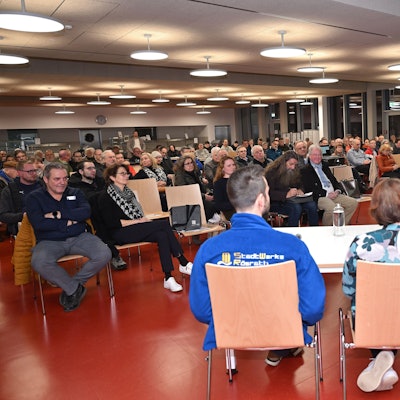 Rund 130 Interessierte kamen in die Mensa des Freiherr-vom-Stein-Schulzentrums, um sich über die Kommunale Wärmeplanung in Rösrath zu informieren.