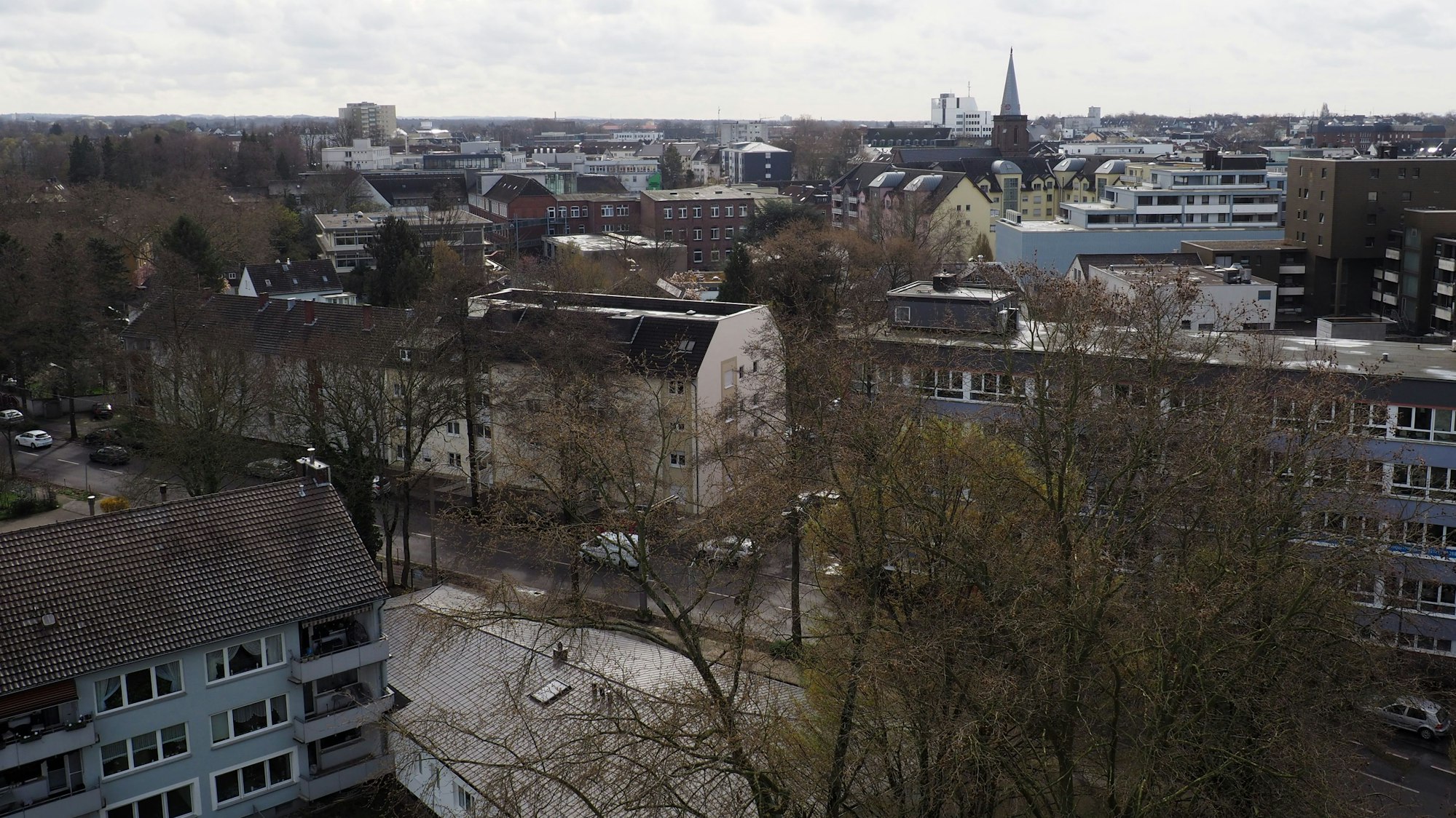 Die Rat-Deycks-Straße in Leverkusen-Opladen von oben