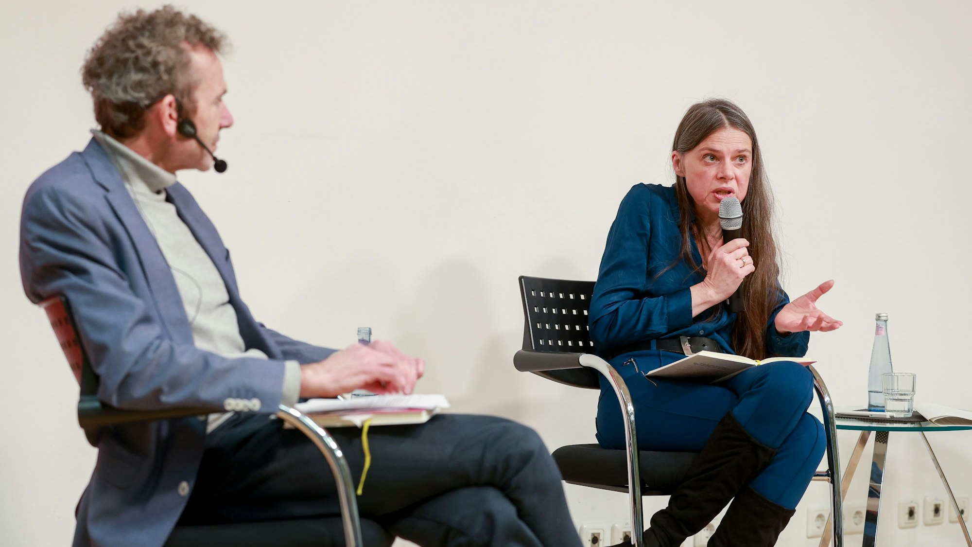In der Gesprächsserie frank&frei kritisiert Christiane Florin (rechts) die unzureichende Aufarbeitung der Kirche.