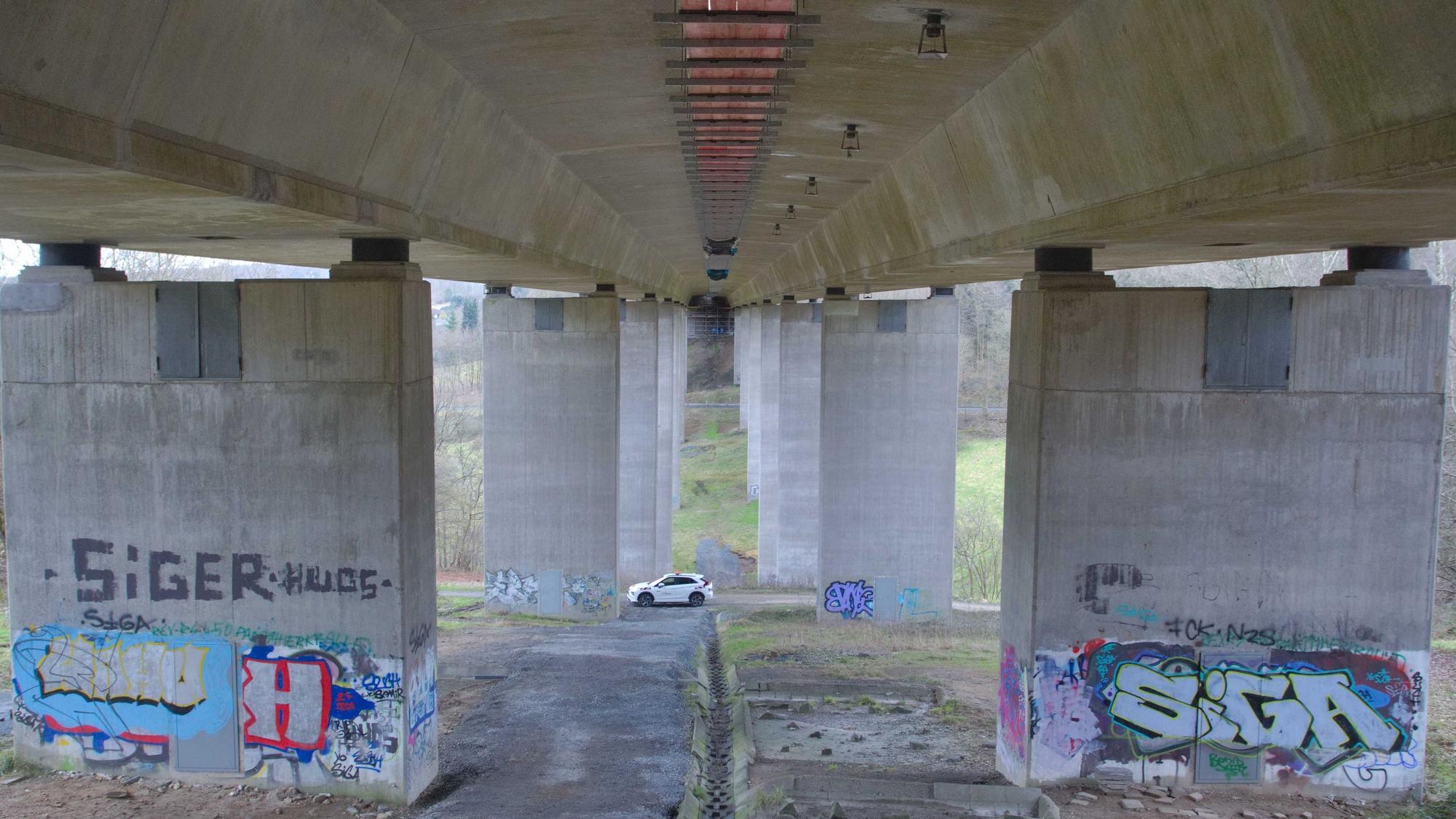 Die Hunstigtalbrücke von unten.
