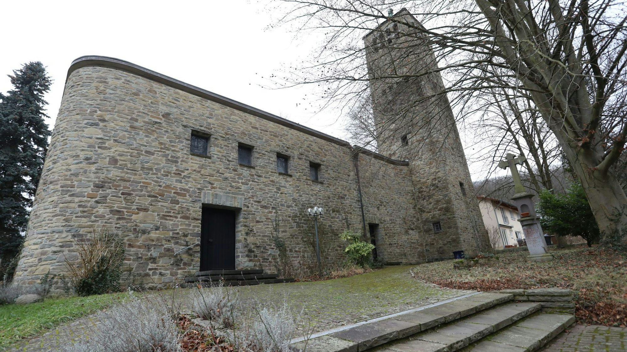 Die steinerne Kirche Heilig Geist in Königswinter-Römlinghoven