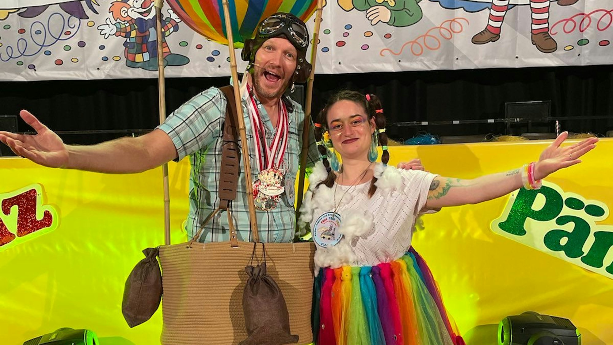 Johannes Wingenfeld übergibt die Moderation an Rachel Pirastu.