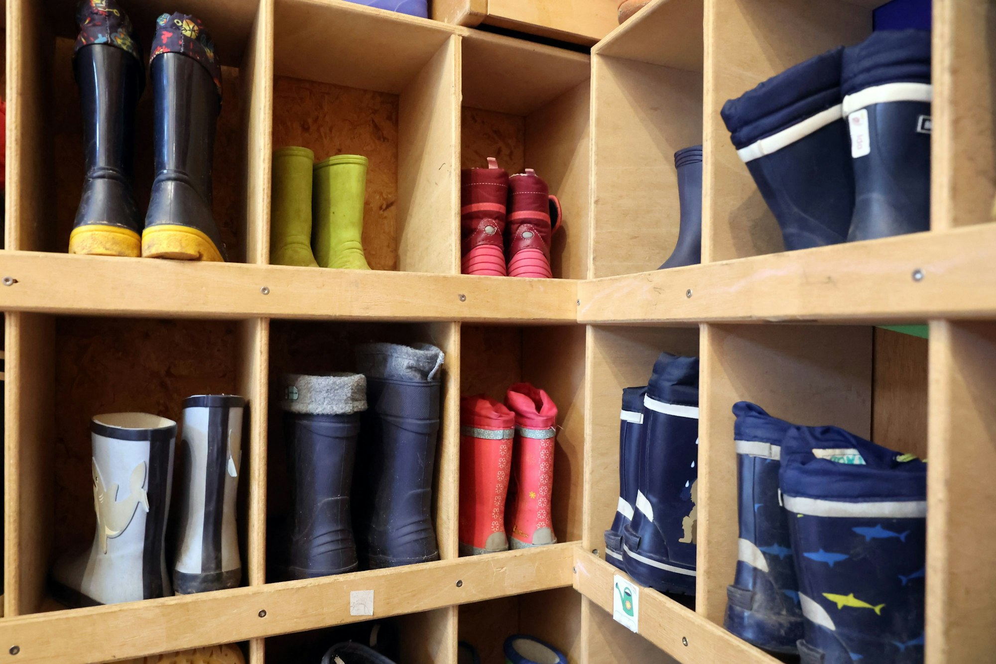 11.12.2024
Köln: 
Das Kölner Bildungsinstitut Elex bietet die Möglichkeit, in Teilzeit zur Erzieherin zu werden. Eine gute Möglichkeit gegen den Fachkräftemangel, Treffen mit einer Erzieherin, die so ihre Ausbildung machen konnte.
Kita Rio in Ehrenfeld
Foto:Martina Goyert