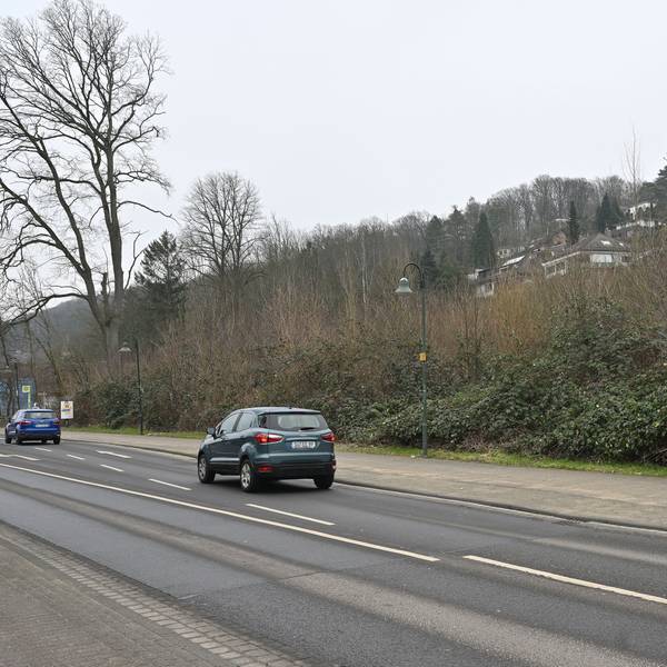 Ein von der Stadt Rösrath neu erworbenes Grundstück an der Bergischen Landstraße ist bisher für einen Neubau der Hoffnungsthaler Grundschule vorgesehen. Denkbar wäre dort auch ein Feuerwehr-Standort.