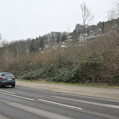 Ein von der Stadt Rösrath neu erworbenes Grundstück an der Bergischen Landstraße ist bisher für einen Neubau der Hoffnungsthaler Grundschule vorgesehen. Denkbar wäre dort auch ein Feuerwehr-Standort.