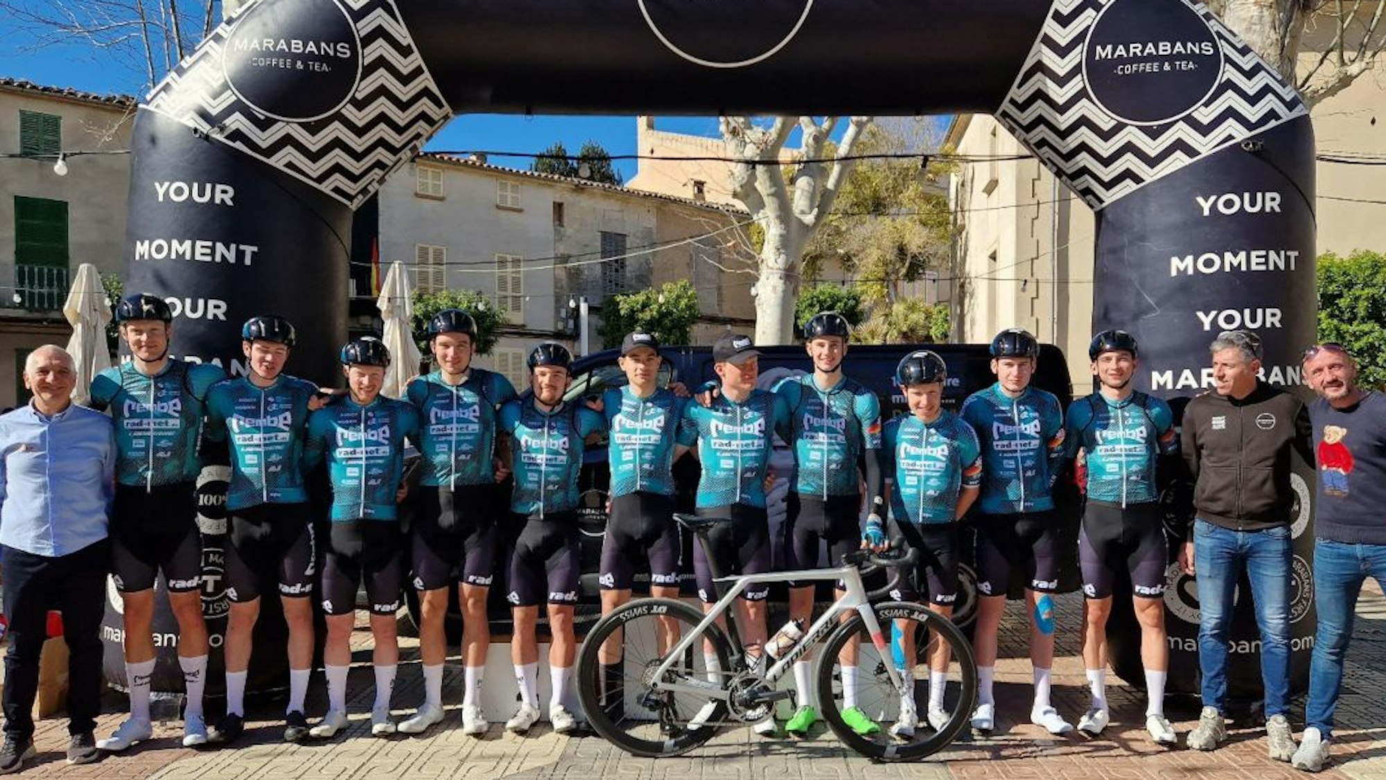 Foto eines Radrennteams