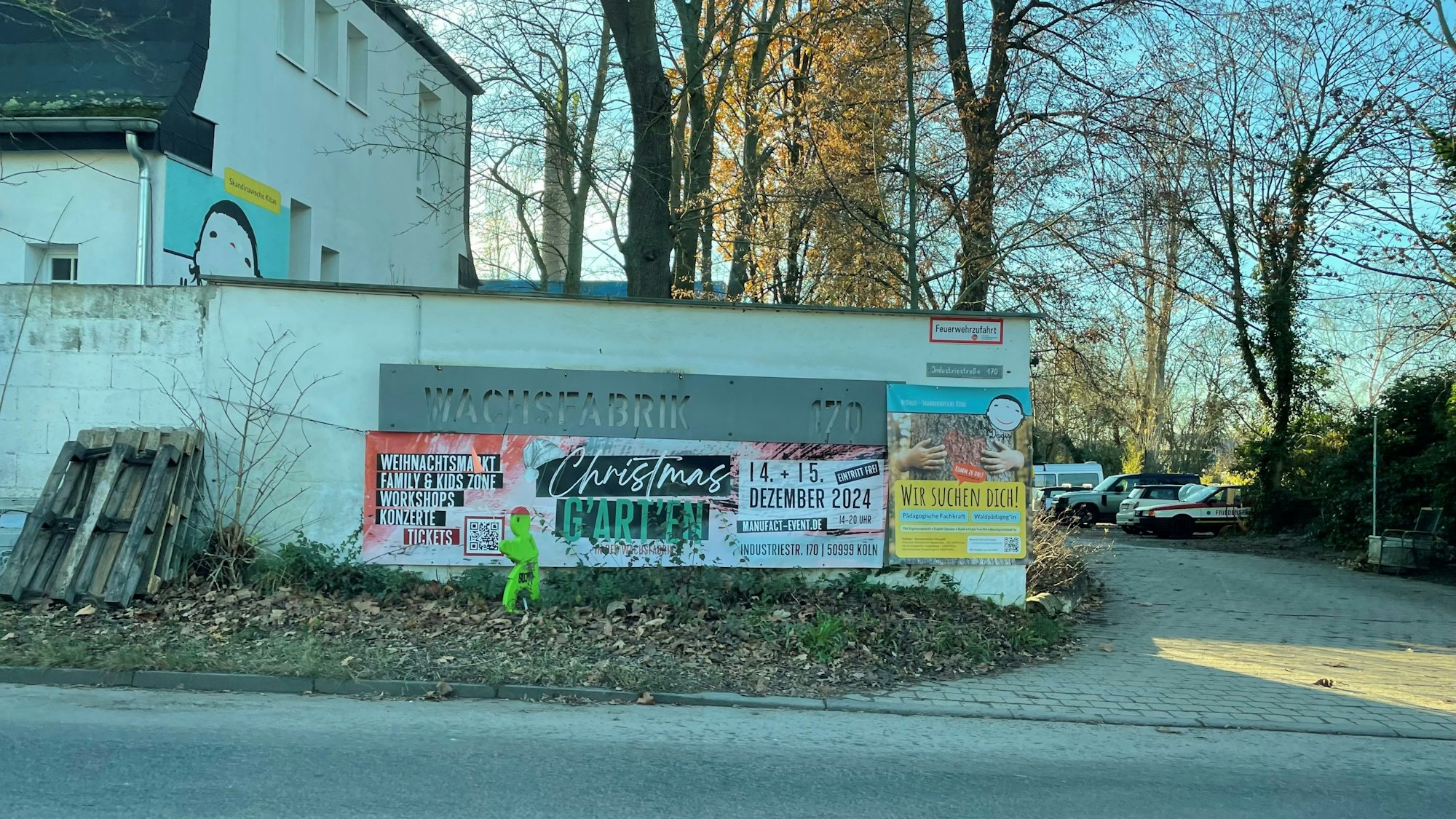 Der Eingang zum Garten der Wachsfabrik in Sürth.
