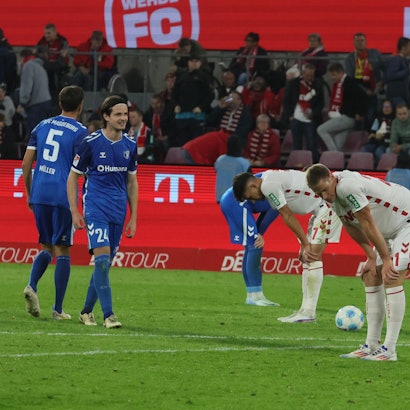 Im Hinspiel Mitte September war der 1. FC Köln um Steffen Tigges (vorne) und Dejan Ljubicic klar dominant, doch am Ende behielt der SC Magdeburg mit 2:1 die Oberhand.