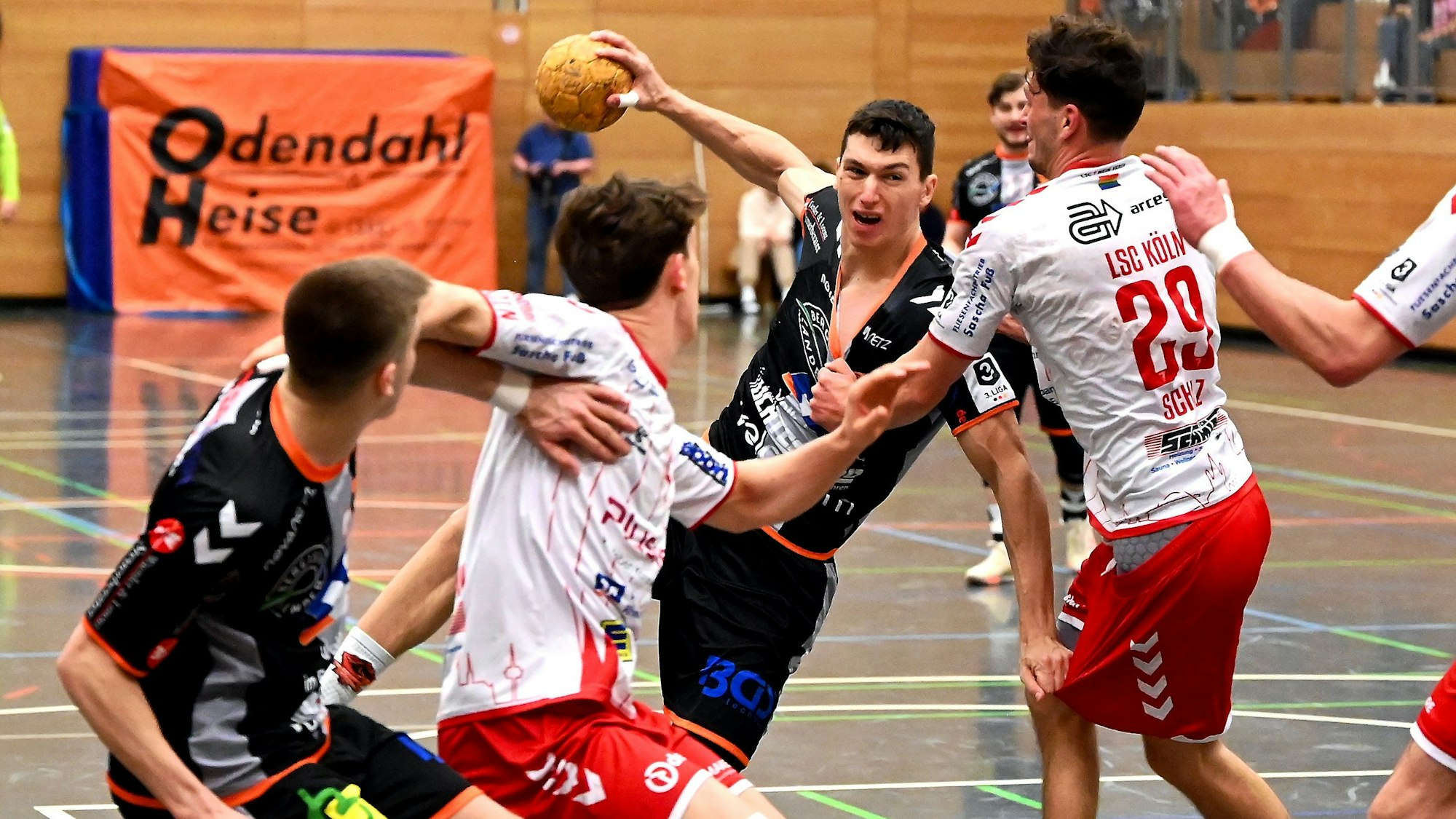 29.11.2024, Handball-Longercher SC Köln-Berg. Panther
mitte: Ante Simic (Panther)
Foto: Uli Herhaus