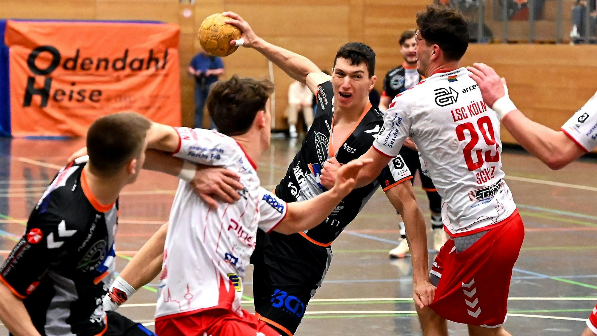29.11.2024, Handball-Longercher SC Köln-Berg. Panther
mitte: Ante Simic (Panther)
Foto: Uli Herhaus