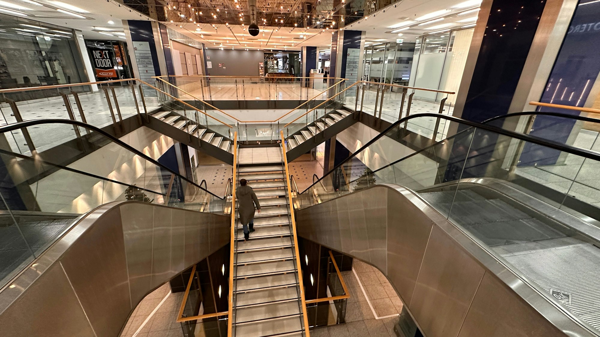 Auch tagsüber ist nichts los. Wie ausgestorben ist der Sommershof.