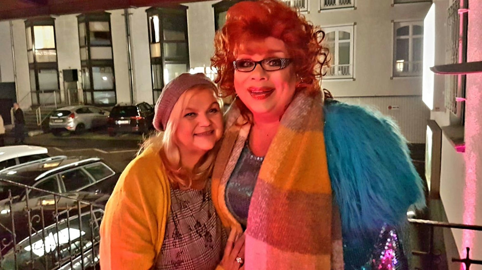 Travestie-Star Sophie Russel mit Freundin Lucy Wienen