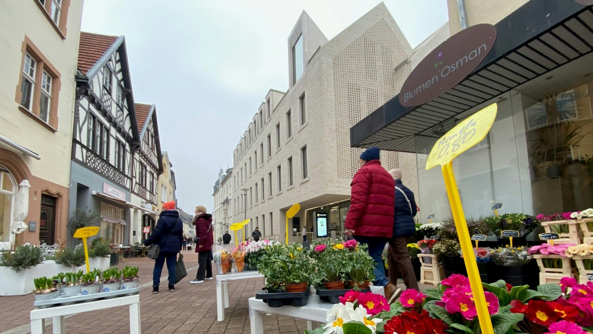 Zu sehen ist die Brühler Fußgängerzone.