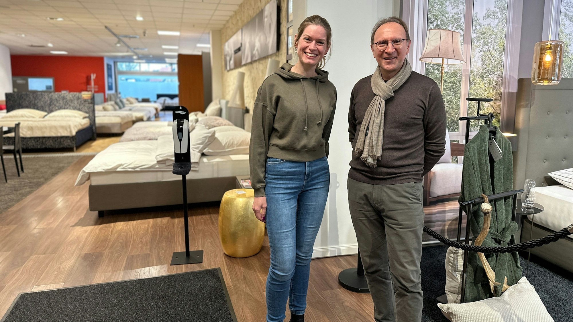 Nach 35 Jahren verlässt Betten Bischoff den Sommershof. Im Bild aus dem Team Anke Magner und Vito Alba.