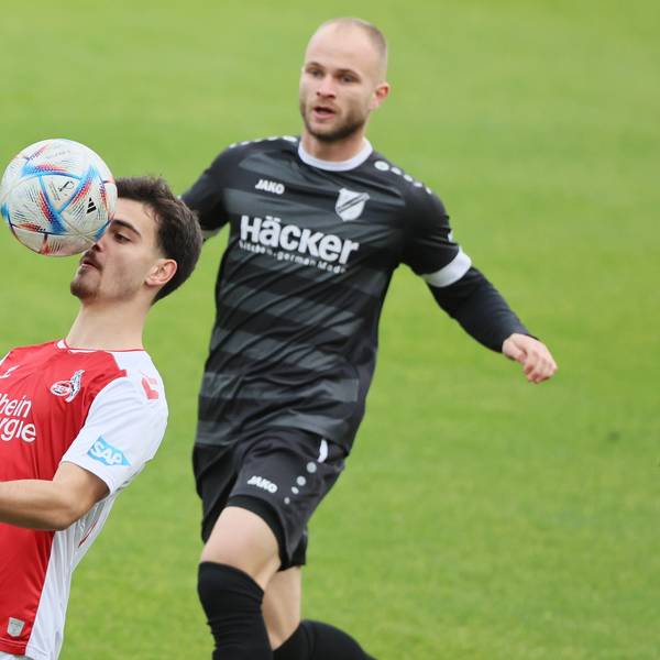1.FC Köln U23 vs. SV Rödinghausen, Regionalliga West, Saison 2022/23, links: Mikail Özkan (1. FC Köln), 26.11.2022, Bild: Herbert Bucco