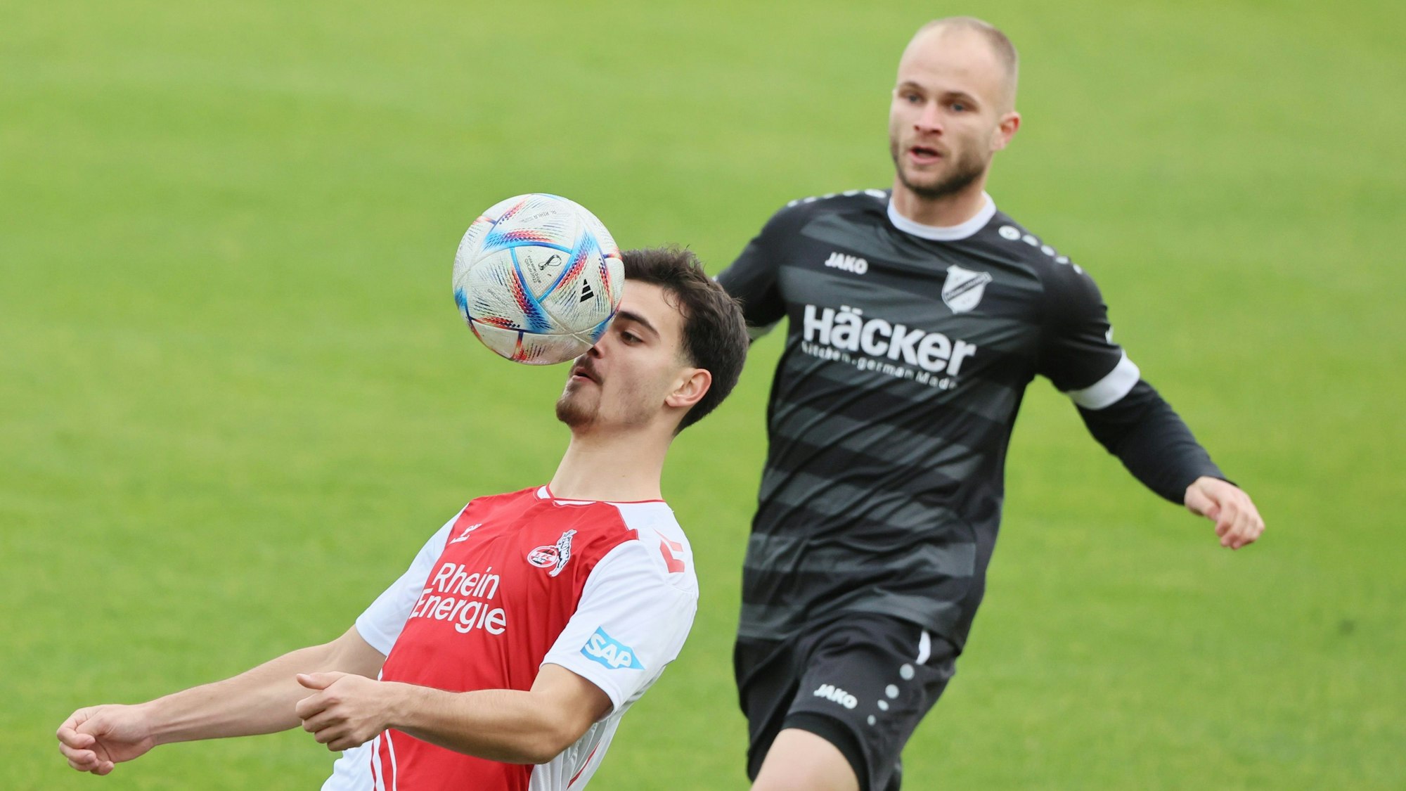 1.FC Köln U23 vs. SV Rödinghausen, Regionalliga West, Saison 2022/23, links: Mikail Özkan (1. FC Köln), 26.11.2022, Bild: Herbert Bucco