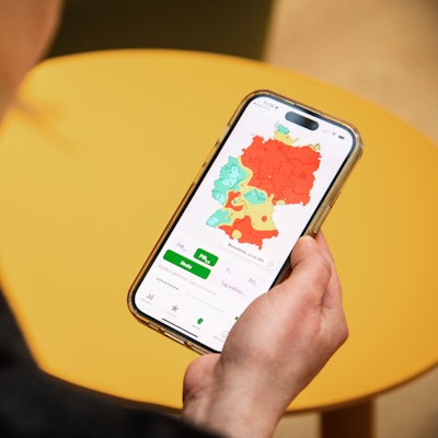 Feinstaub, Ozon, Stickstoffdioxid: Wie es um die Luftqualität in der eigenen Region steht, lässt sich mit Hilfe der App «Luftqualität» des Umweltbundesamtes herausfinden. (zu dpa: «Feinstaub: Wie steht es um die Luftqualität in meiner Nähe?») Foto: Christin Klose/dpa-tmn - Honorarfrei nur für Bezieher des dpa-Themendienstes +++ dpa-Themendienst +++
