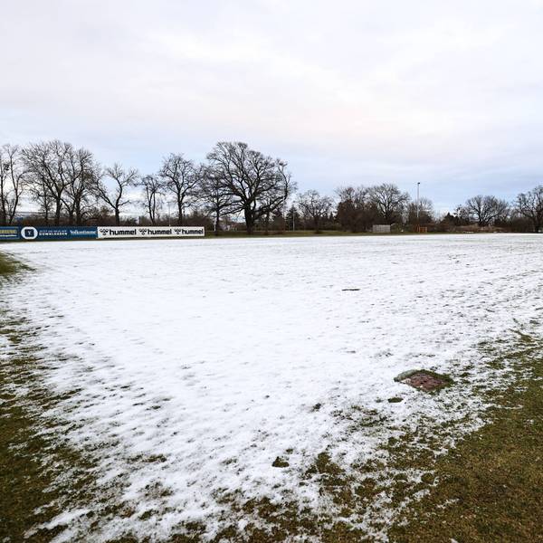 Wie auf diesem Archivbild aus dem Januar war der Trainingsplatz an der Avnet-Arena auch am Donnerstag schneebedeckt.