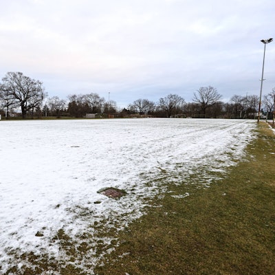 Wie auf diesem Archivbild aus dem Januar war der Trainingsplatz an der Avnet-Arena auch am Donnerstag schneebedeckt.