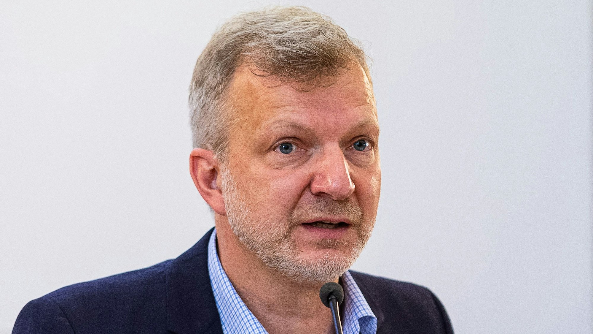 Der Hamburger Historiker Thomas Großbölting, hier im Jahr 2022 bei der Vorstellung seiner Studie zum Missbrauchsskandal im Bistum Münster, ist am 11. Februar bei einem Zugunglück ums Leben gekommen.