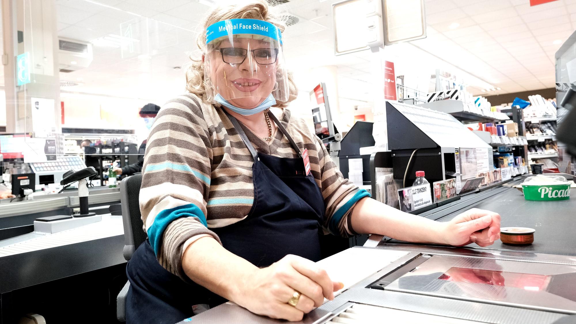 2020 arbeitete Sophie Russel während des Pandemie-Shutdowns bei Rewe am Eigelstein.