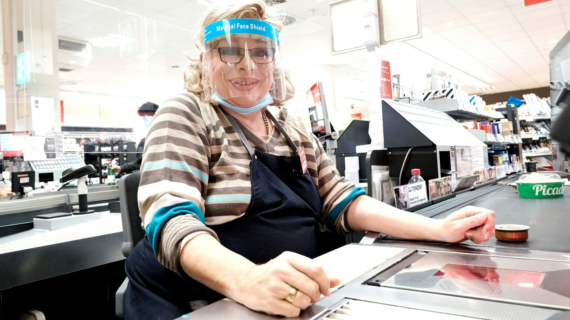 2020 arbeitete Sophie Russel während des Pandemie-Shutdowns bei Rewe am Eigelstein.