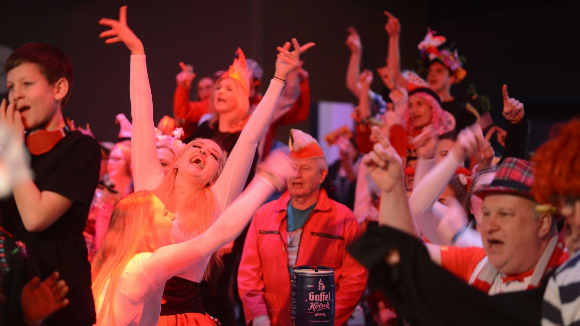 16.02.2022, Köln: Loss mer singe Sitzung im Theater am Tnzbrunnen mit Miljö und Aluis. Foto: Stefan Worring