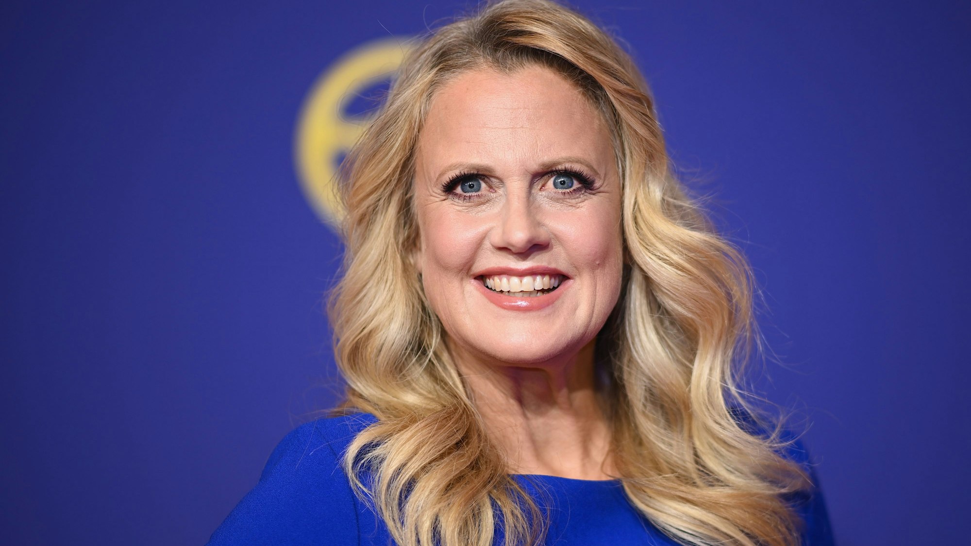 Barbara Schöneberger zeigt auf Instagram, wie sie ein Ticket kauft, um die Kölner U-Bahn zu nehmen.