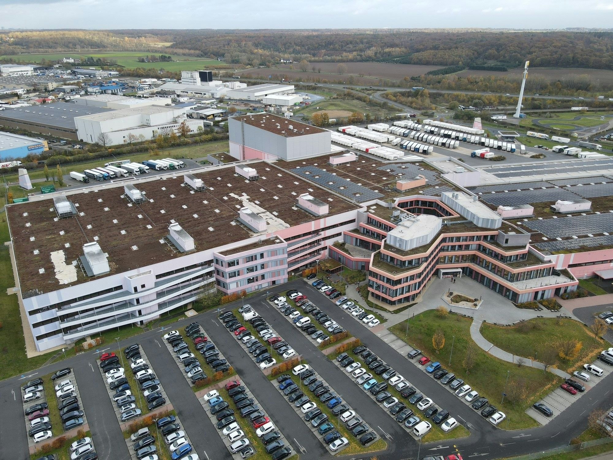 Das Bild zeigt das dm-Verteilzentrum in Weilerswist. Unternehmens.