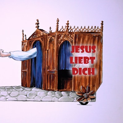 Ein Wagen mit einem Beichtstuhl, auf dem „Jesus liebt dich“ steht. Aus dem Beichtstuhl ragt der Arm eines Priesters, mit gekrümmtem Zeigefinger lockt er einen Jungen im Messdienergewand zu sich.