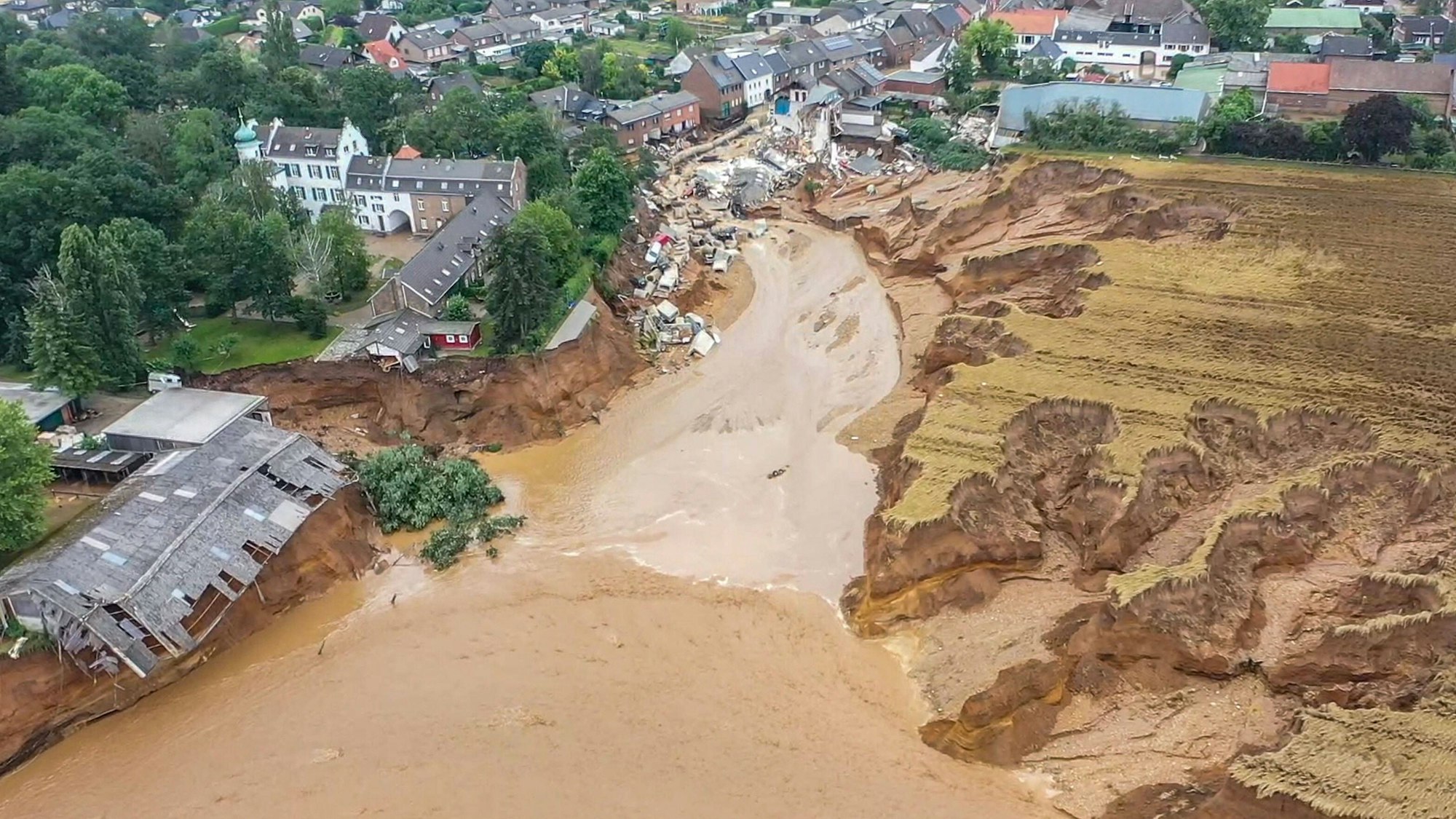Die Flut 2021 in Erftstadt-Blessem hatte einen Erdrutsch ausgelöst.