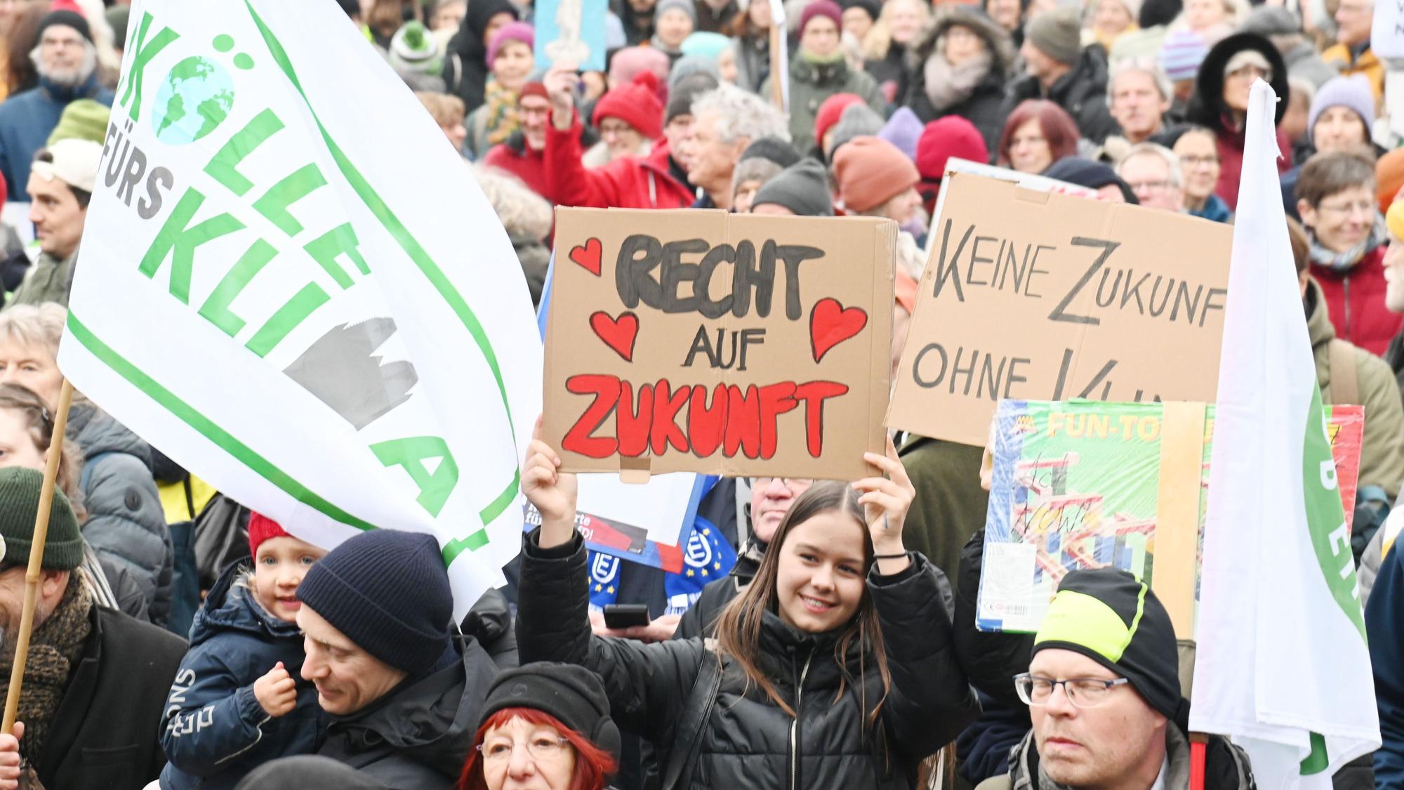 Nach Angaben der Veranstalter kamen rund 6000 Menschen zu der Demonstration in der Kölner Innenstadt.
