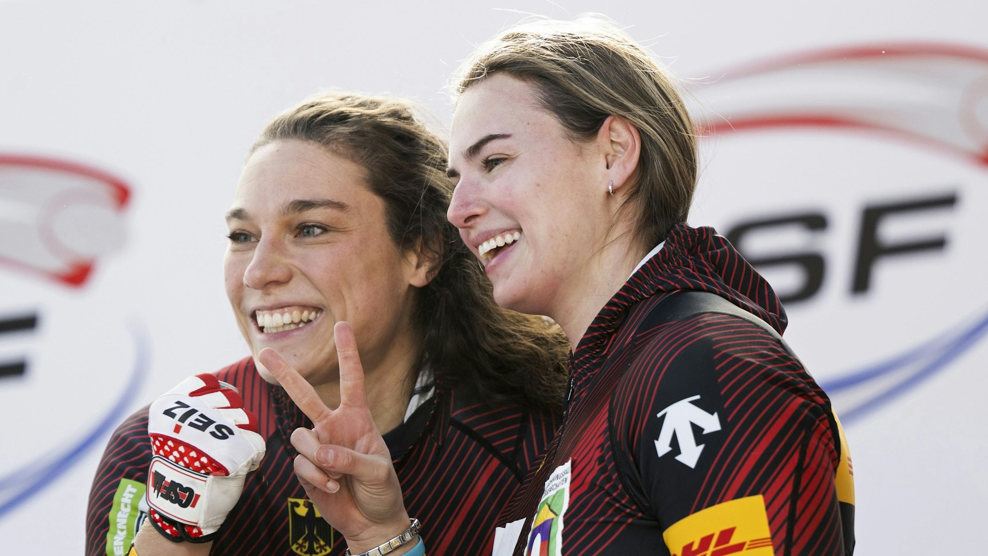 Kim Kalicki und Leonie Fiebig aus Deutschland beim Bob-Weltcup im Ziel