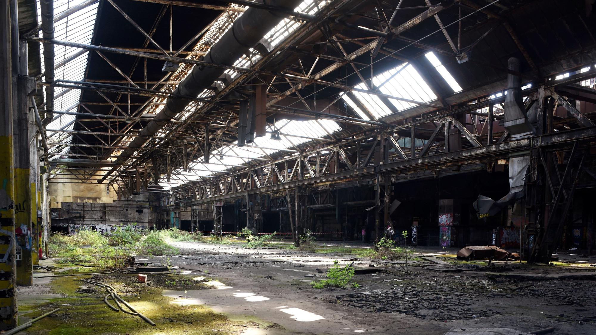Die alten Industriehallen verfallen, einige sind denkmalgeschützt.
