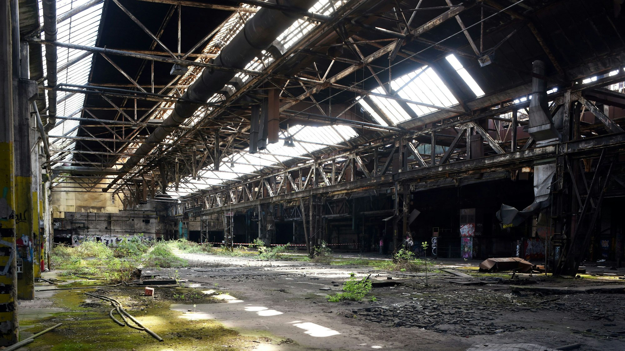 Die alten Industriehallen verfallen, einige sind denkmalgeschützt.