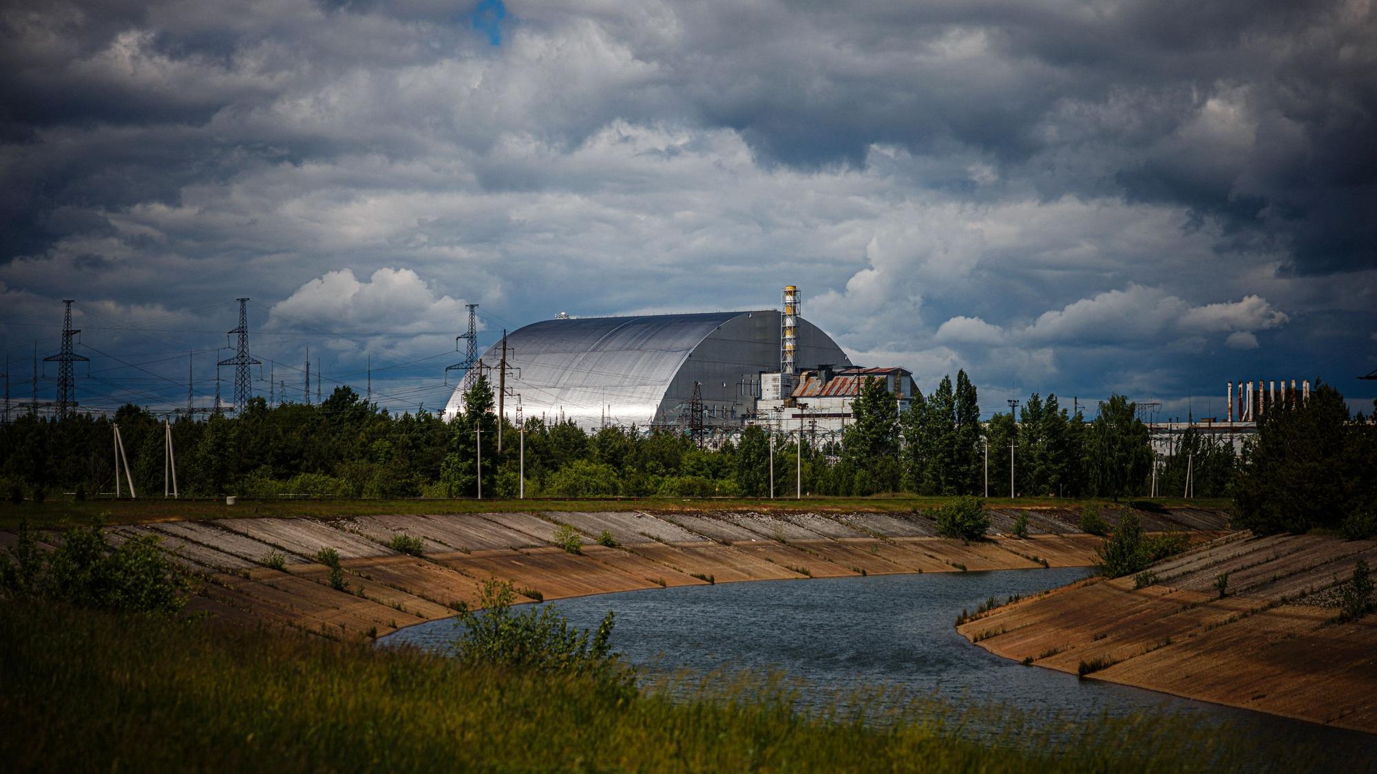 Die Schutzhülle in Tschernobyl versiegelt den havarierten Reaktorblock 4. (Archivbild)