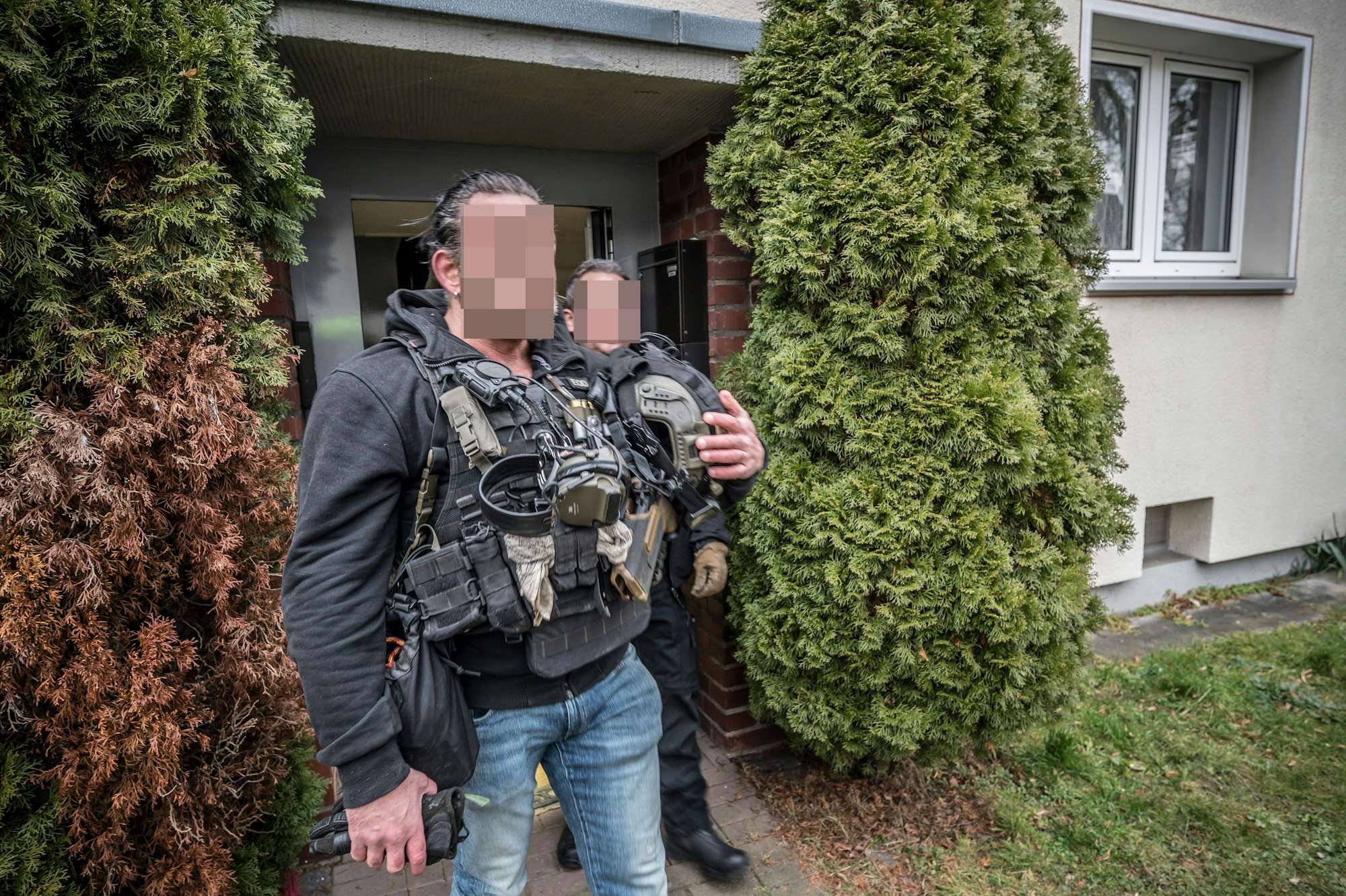 Zugriff wegen des verdachts einer Bombenbauerin, die an der rathenaustraße in einer Wohnung lebt. Foto: Ralf Krieger