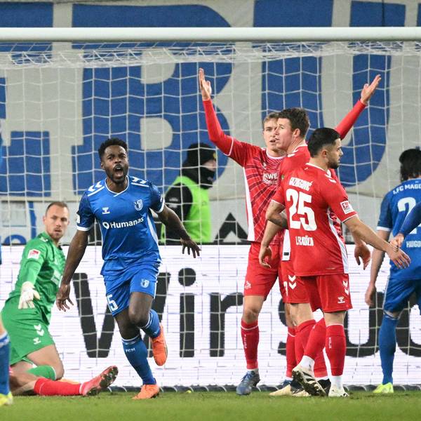 14.02.2025, Sachsen-Anhalt, Magdeburg: Fußball: 2. Bundesliga, 1. FC Magdeburg - 1. FC Köln, 22. Spieltag, Avnet Arena. Daniel Heber (M) von Magdeburg jubelt nach seinem Tor zum 1:0.
