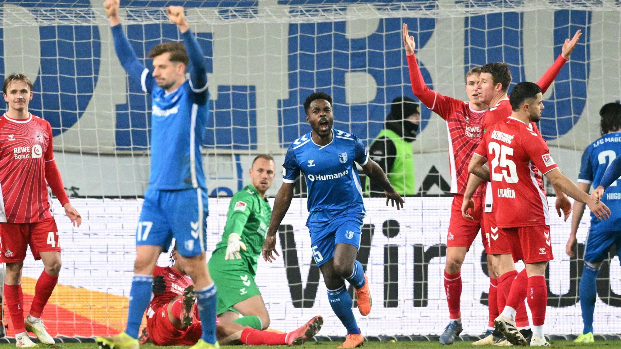 14.02.2025, Sachsen-Anhalt, Magdeburg: Fußball: 2. Bundesliga, 1. FC Magdeburg - 1. FC Köln, 22. Spieltag, Avnet Arena. Daniel Heber (M) von Magdeburg jubelt nach seinem Tor zum 1:0.