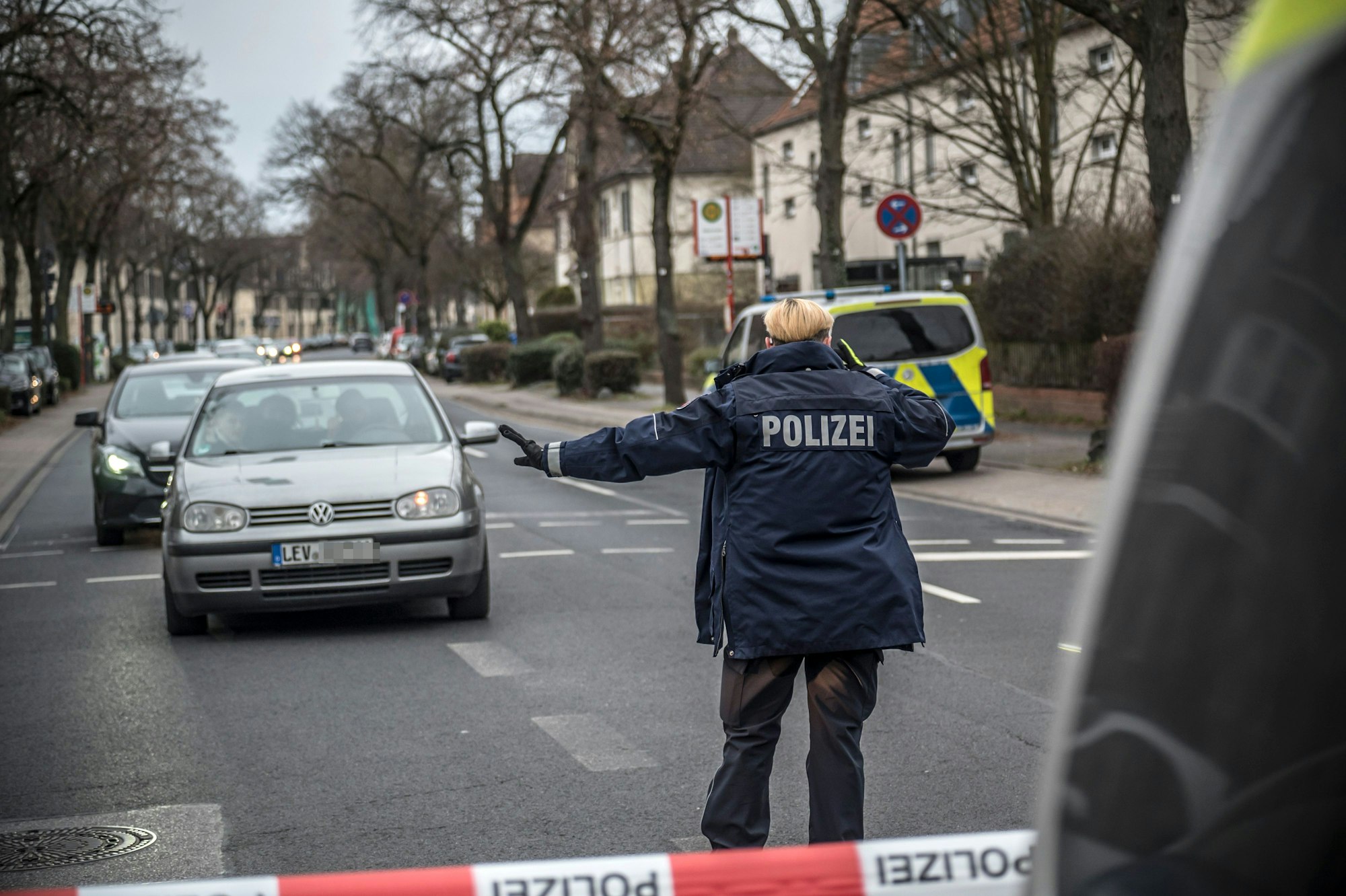 Zugriff wegen des verdachts einer Bombenbauerin, die an der rathenaustraße in einer Wohnung lebt. Foto: Ralf Krieger