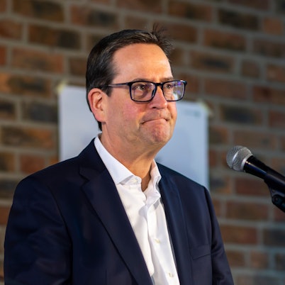 Das Bild zeigt Markus Herbrand am Rednerpult.