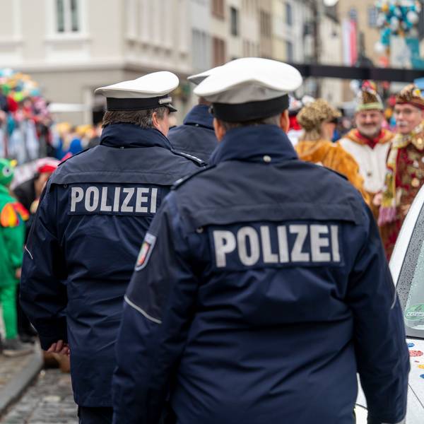 11.02.2024, Köln: . Die Schull- un Veedelszöch sind eine feste Größe im Kölner Karneval. Foto: Uwe Weiser