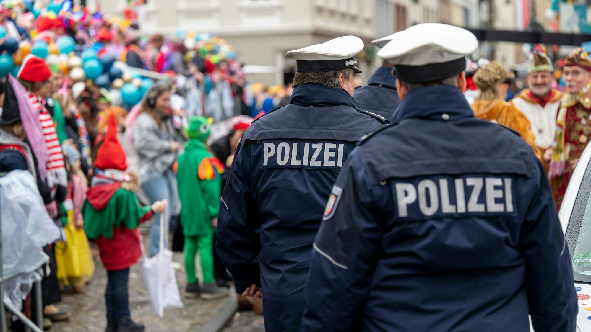 11.02.2024, Köln: . Die Schull- un Veedelszöch sind eine feste Größe im Kölner Karneval. Foto: Uwe Weiser