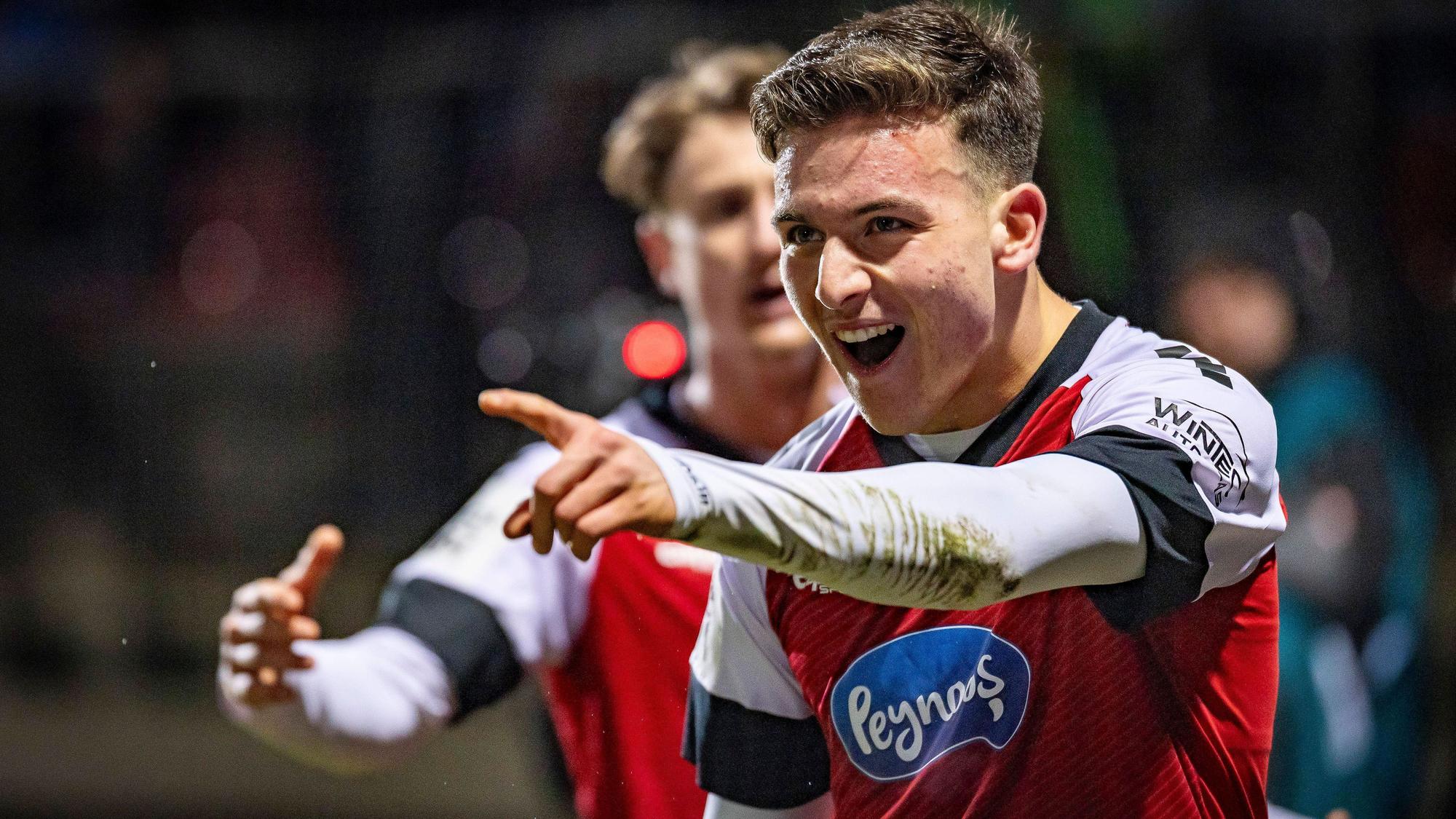 3. Liga: FC Viktoria Köln - Alemannia Aachen, 14.02.2025 Torjubel bei der Viktoria: Said el Mala FC Viktoria Köln, 22 gleicht zum 1:1 aus Köln, 14.02.2025, 24. Spieltag der 3. Fußball-Liga: FC Viktoria Köln - Alemannia Aachen im Sportpark Höhenberg in Köln. Die DFL-Bestimmungen verbieten die Verwendung von Fotografien als Bildsequenzen und / oder Quasi-Videos. *** 3 Liga FC Viktoria Köln Alemannia Aachen, 14 02 2025 Goal celebration at Viktoria Said el Mala FC Viktoria Köln, 22 equalizes to 1 1 Cologne, 14 02 2025, 24 matchday of the 3 soccer league FC Viktoria Köln Alemannia Aachen at Sportpark Höhenberg in Cologne The DFL regulations prohibit the use of photographs as image sequences and or quasi videos Copyright: xBEAUTIFULxSPORTS/AxelxKohringx